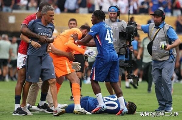 股票优配平台 巴黎主帅恩里克赛后失态引法国媒体炮轰 推搡球员惹争议